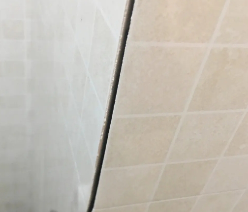 前锋瓷砖空鼓维修公司分享阳台瓷砖脱落的修复过程可以分为以下几个步骤